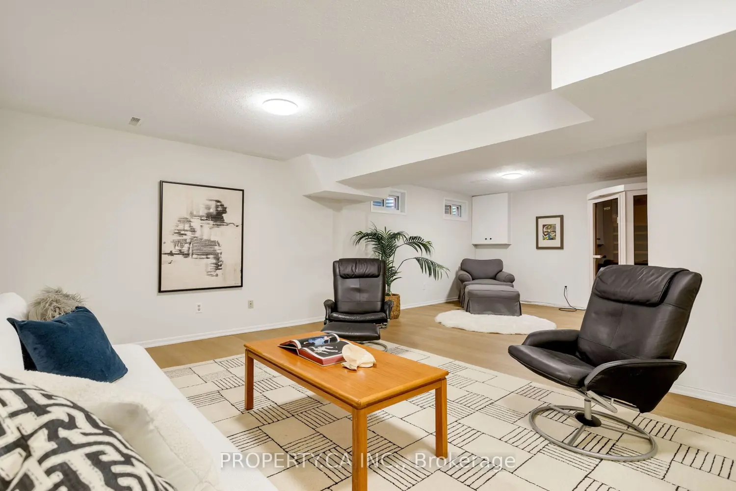 Additional image 17 of 32 Crimson Millway