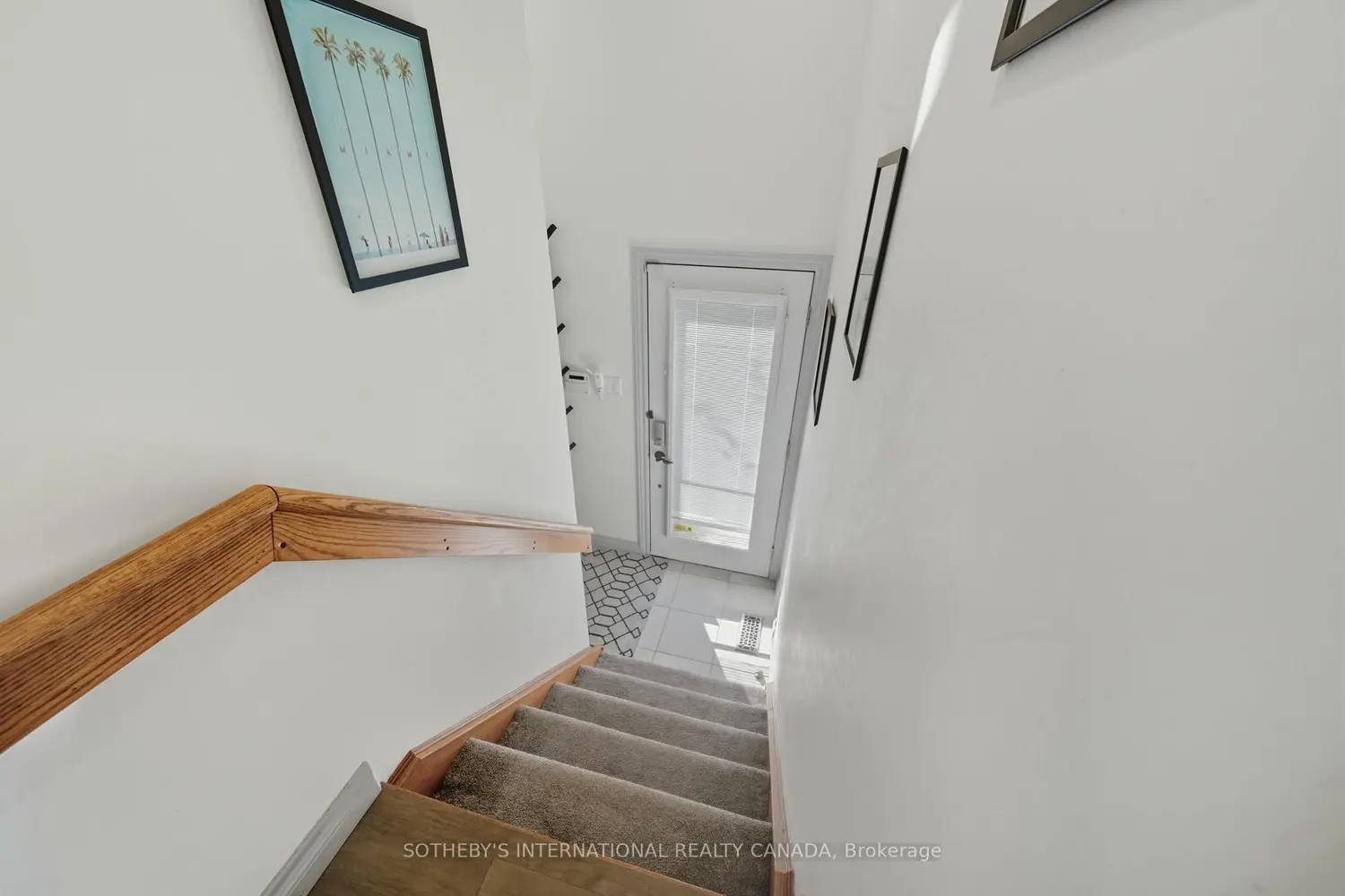 13 Sunset Drive photo 2