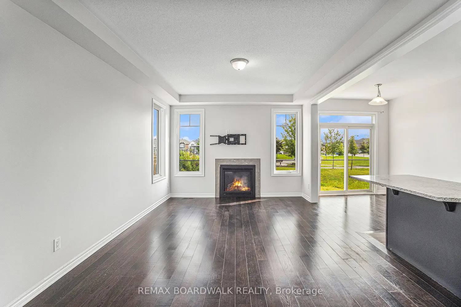 628 Monardia Way photo 3