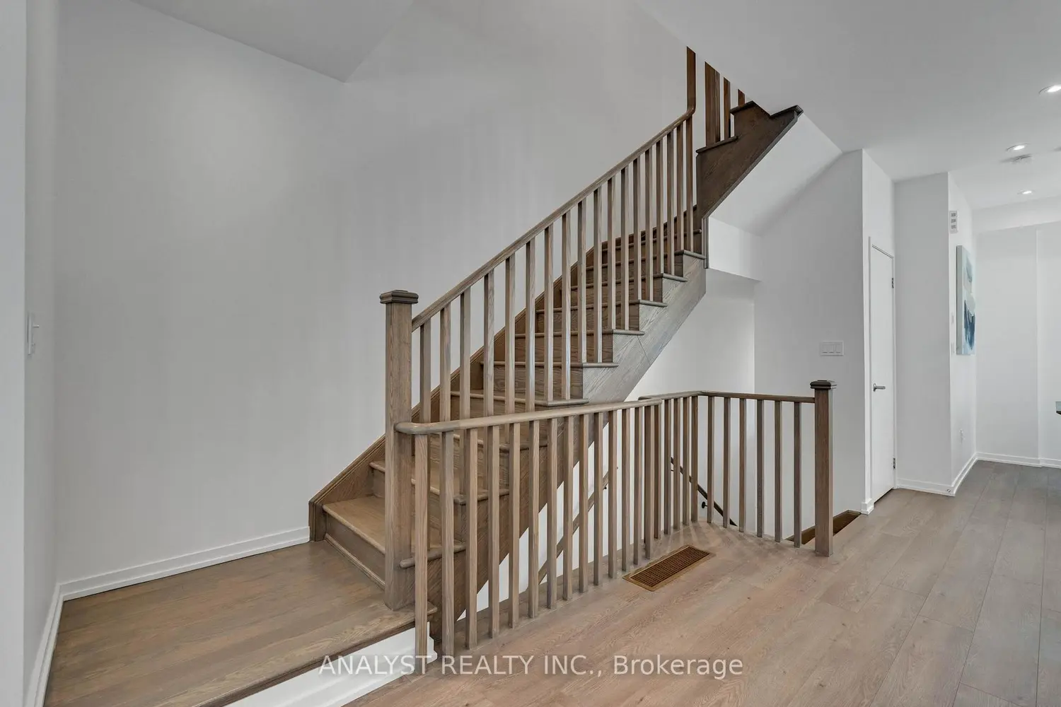 28 Queensland Crescent photo 5