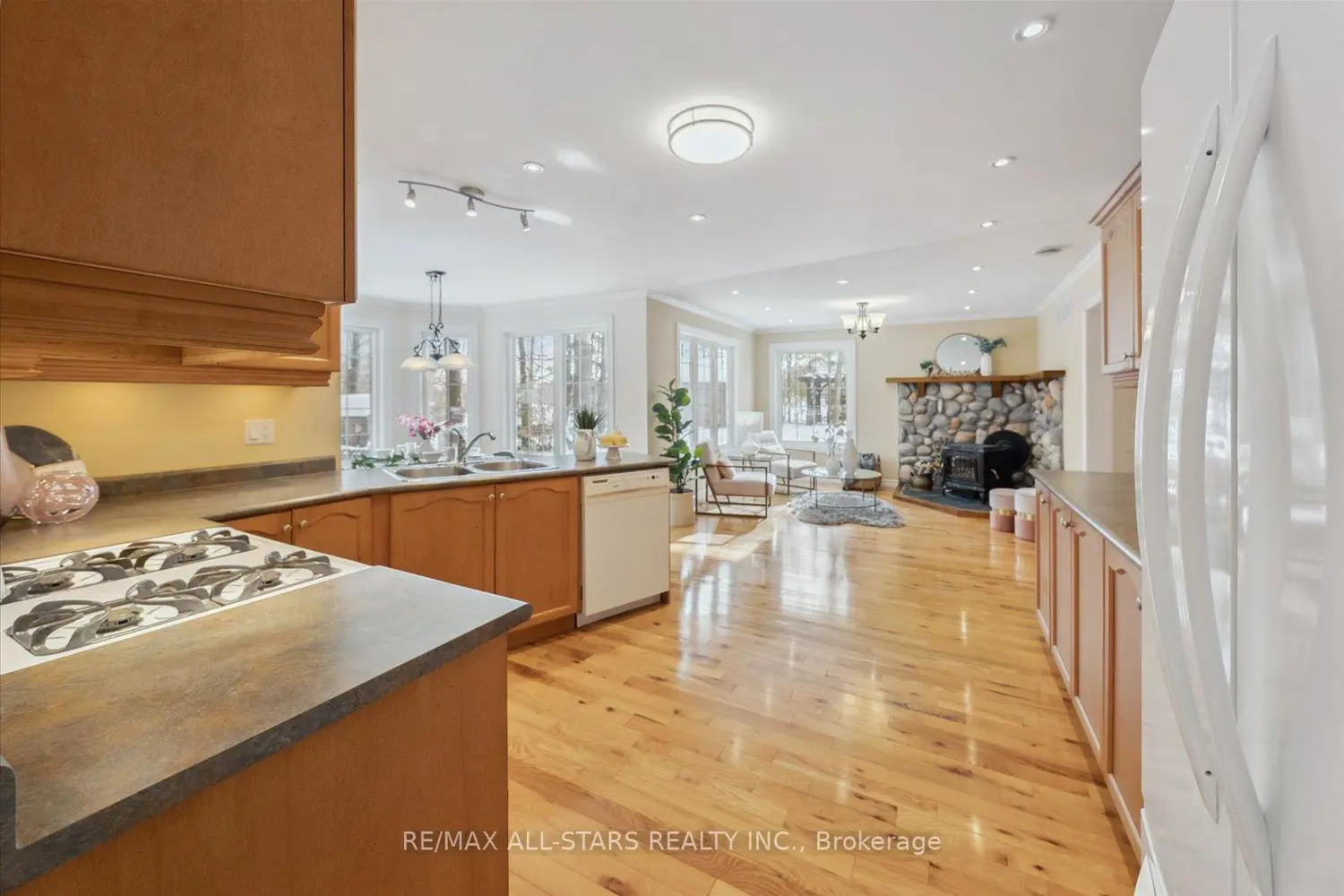 29 Robert Boulevard photo 4