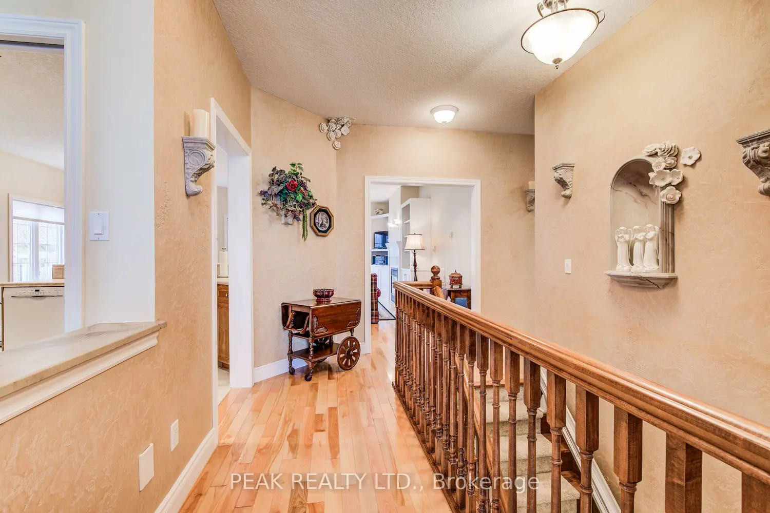 44 Laschinger Boulevard photo 4
