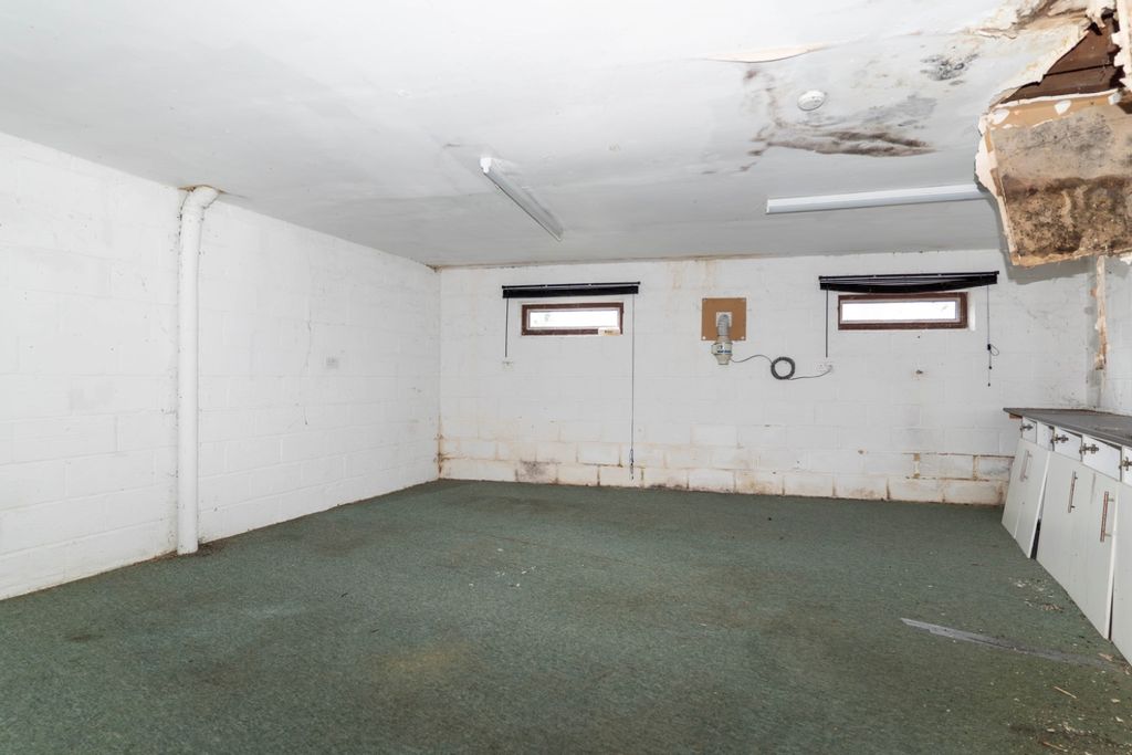 4 bed detached house for saleMilton Road, Gravesend, Kent DA12 photo 5
