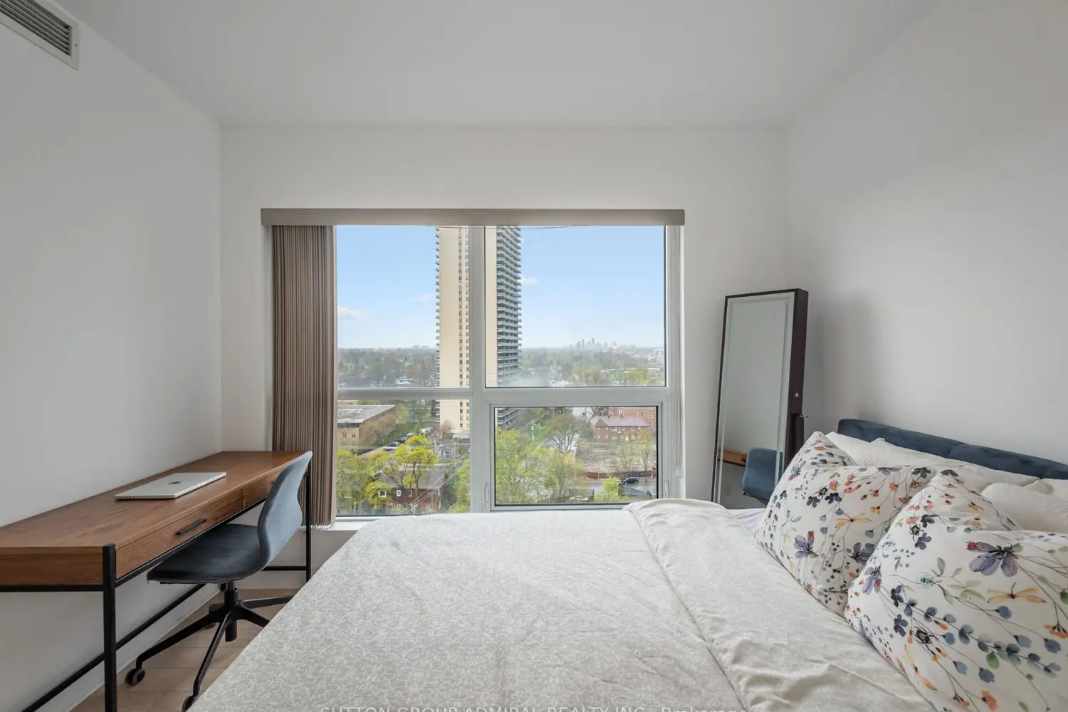 Additional image 5 of 58 Orchard View Boulevard 1202