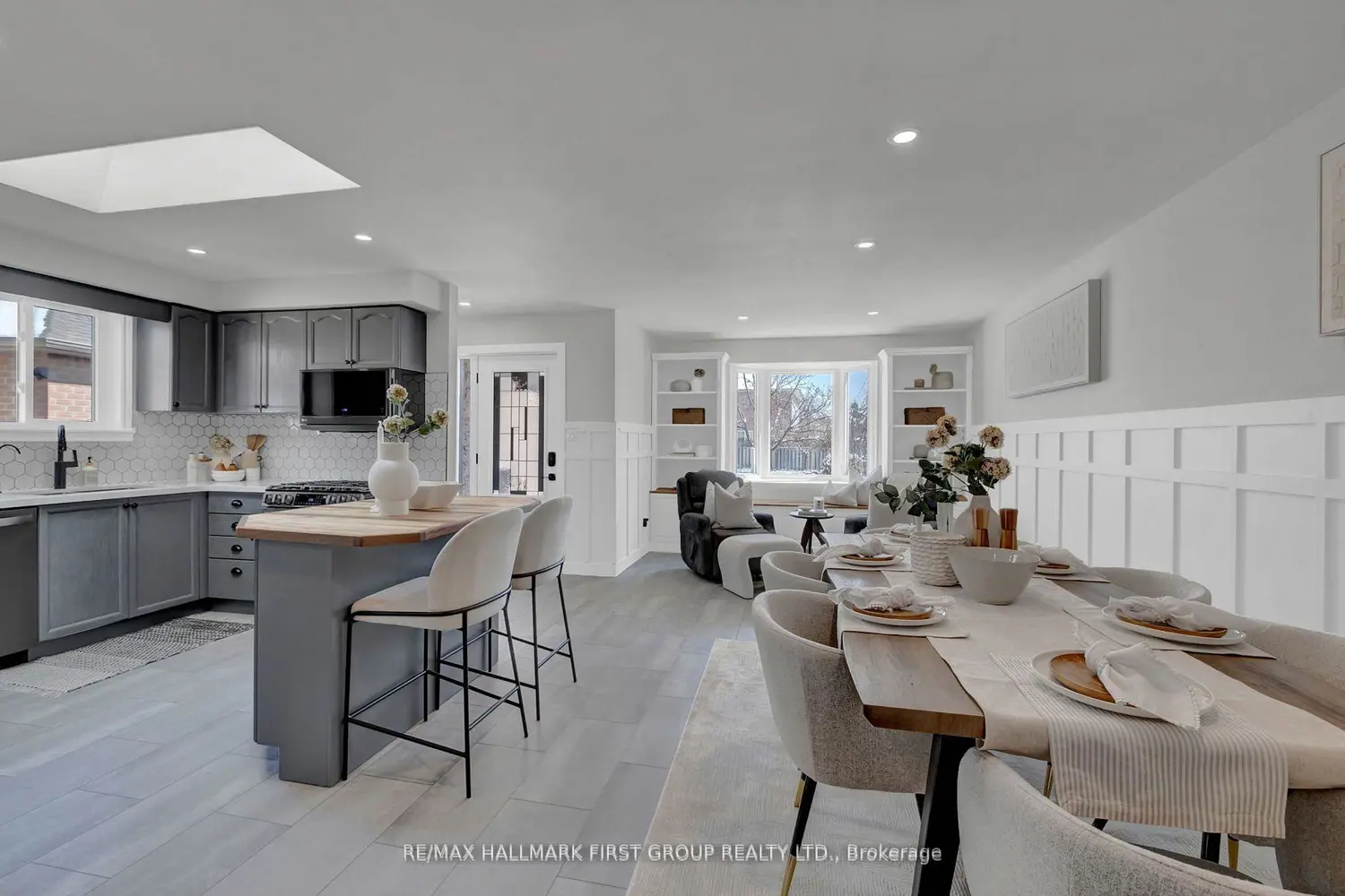 159 Sandringham Drive photo 2