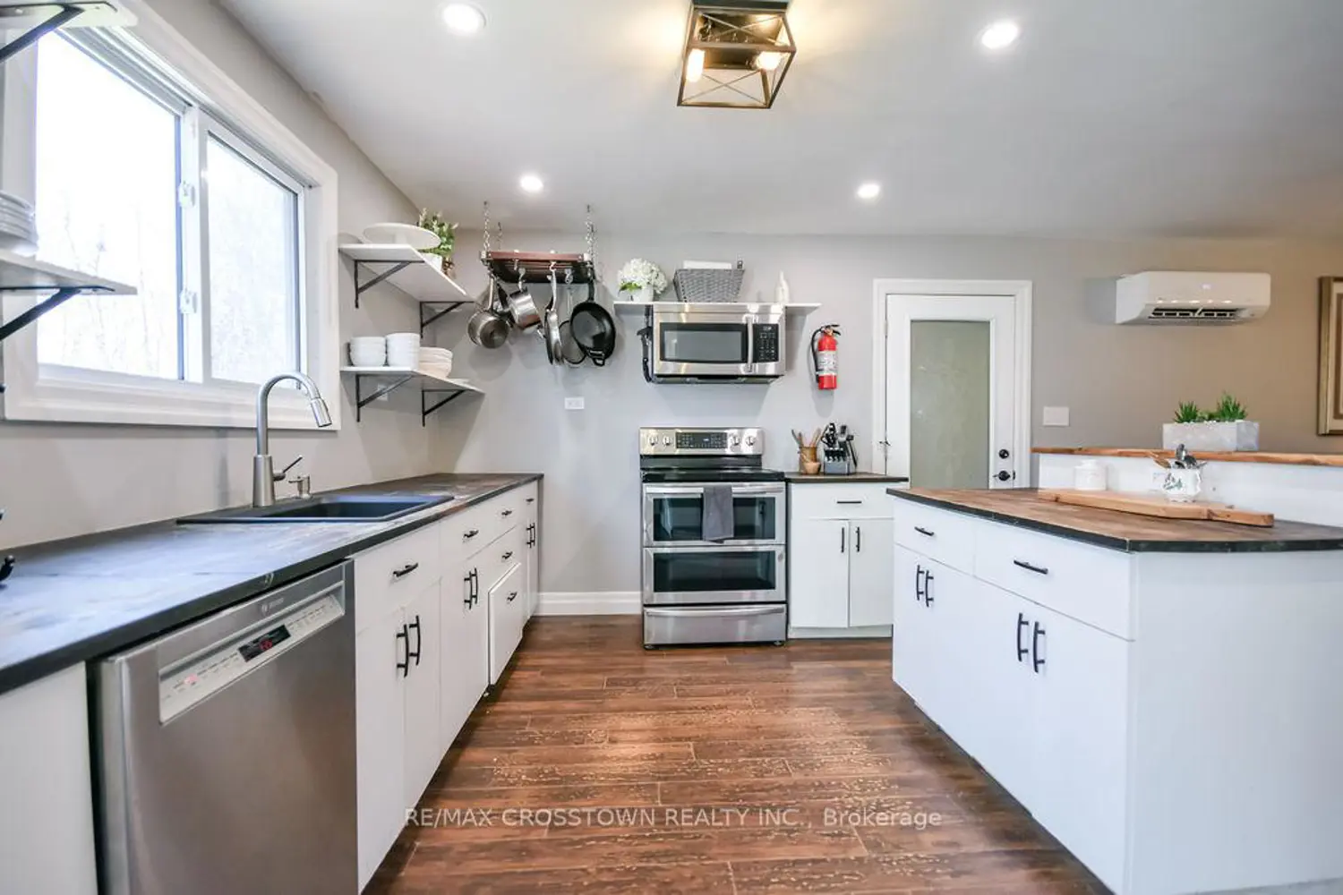 461 Barnes Avenue photo 3