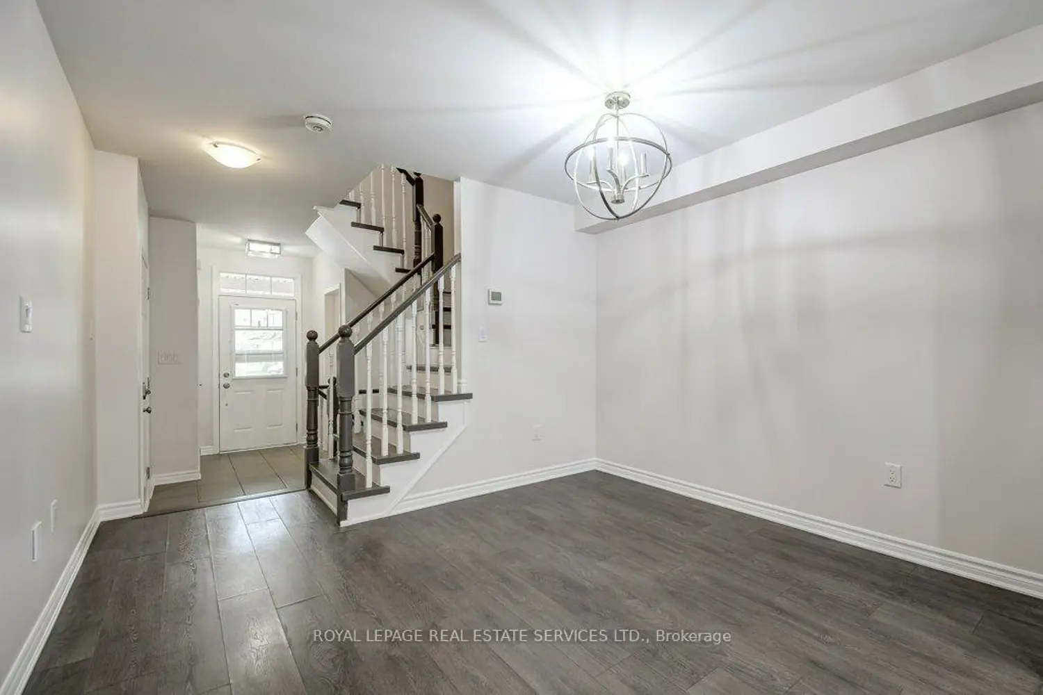 329 Gooding Crescent photo 2
