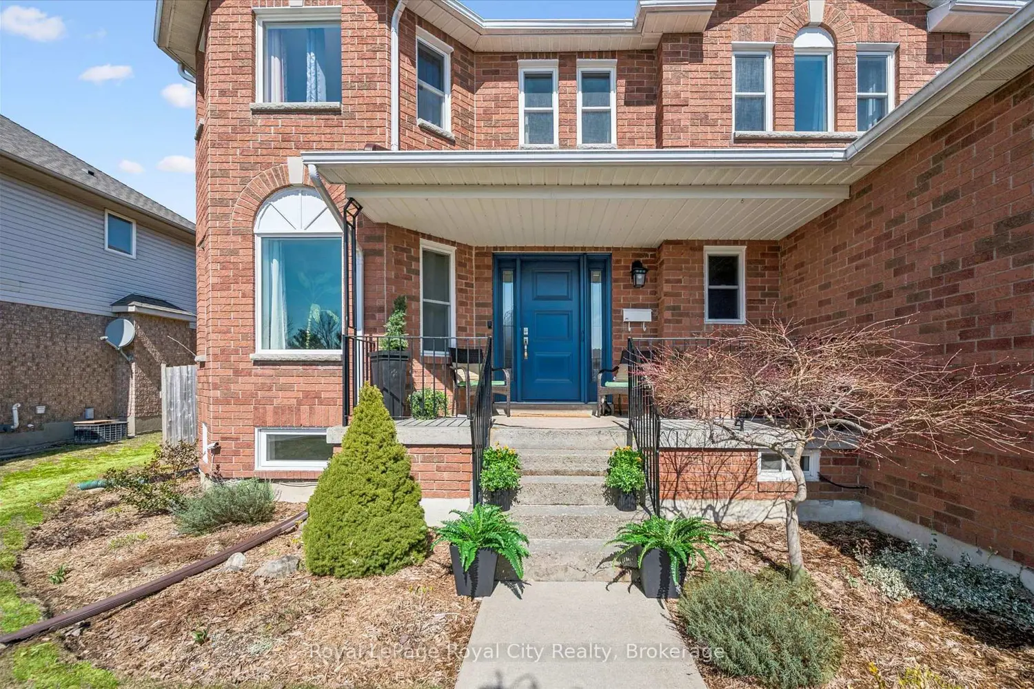 339 Daniel Crescent photo 2