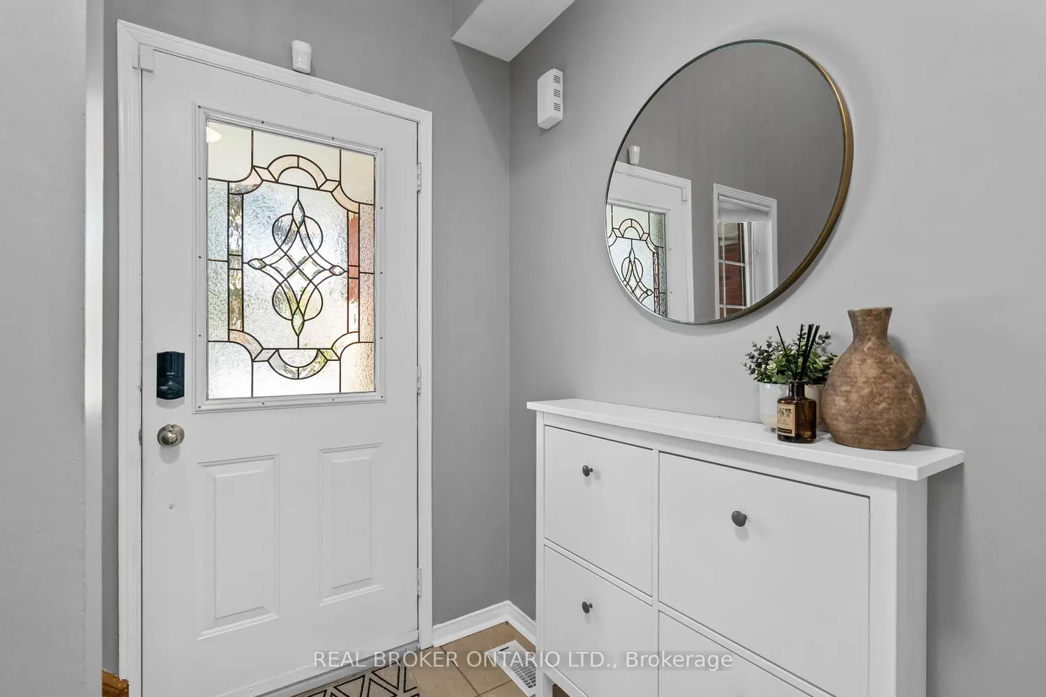 8 Dawson Crescent photo 2