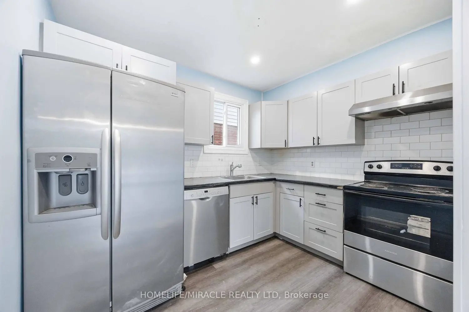 839 Mountain Ash Road photo 4