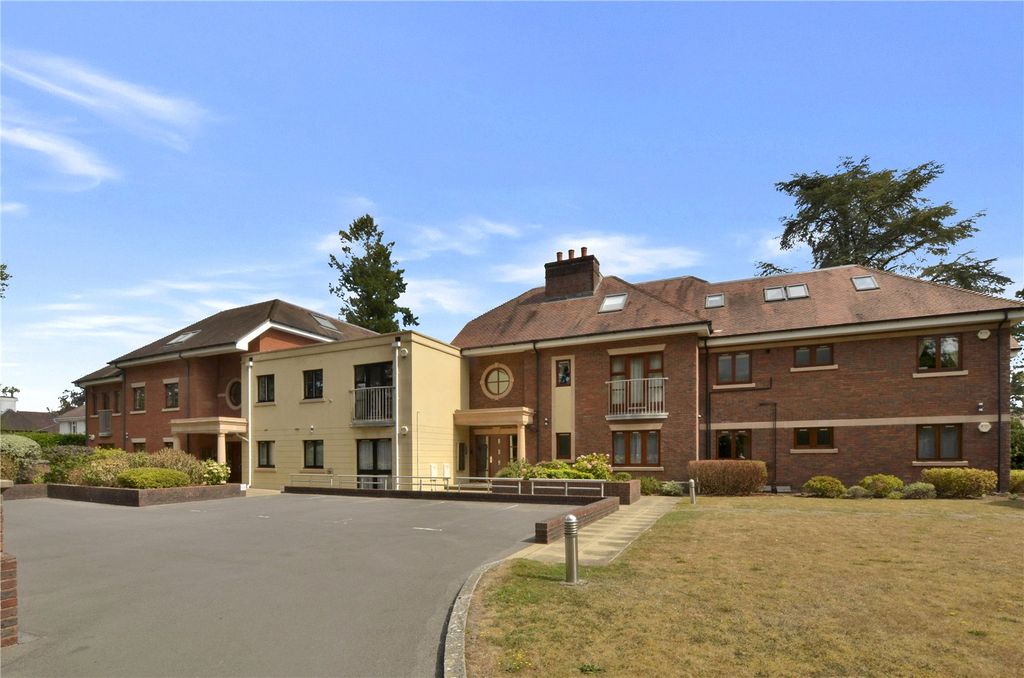 2 bed flat for saleGolf Links Road, Ferndown, Dorset BH22