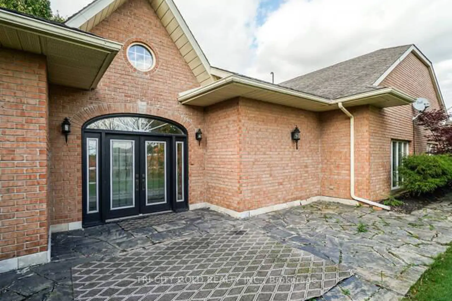 16 Ochs Drive photo 3