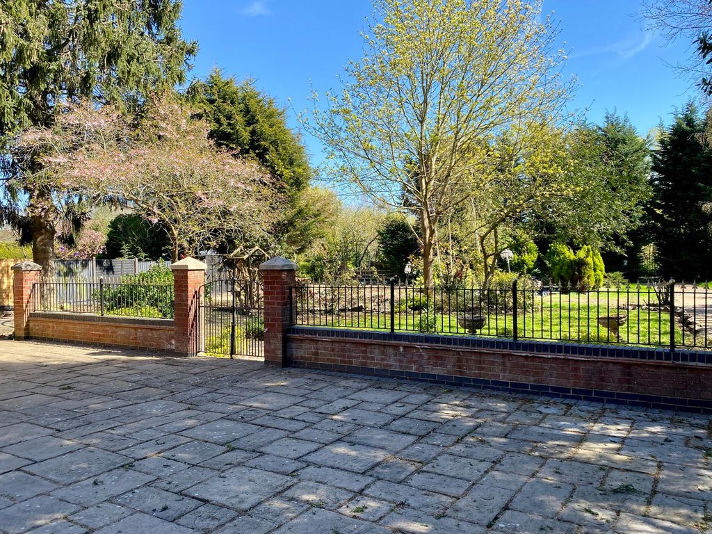 Additional image 45 of 6 bed detached house for saleManthorpe Road, Grantham NG31
