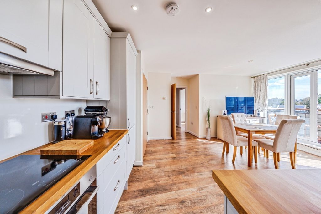 2 bed flat for saleRedwing Crescent, Waterstone Way, Greenhithe, Kent DA9 photo 5