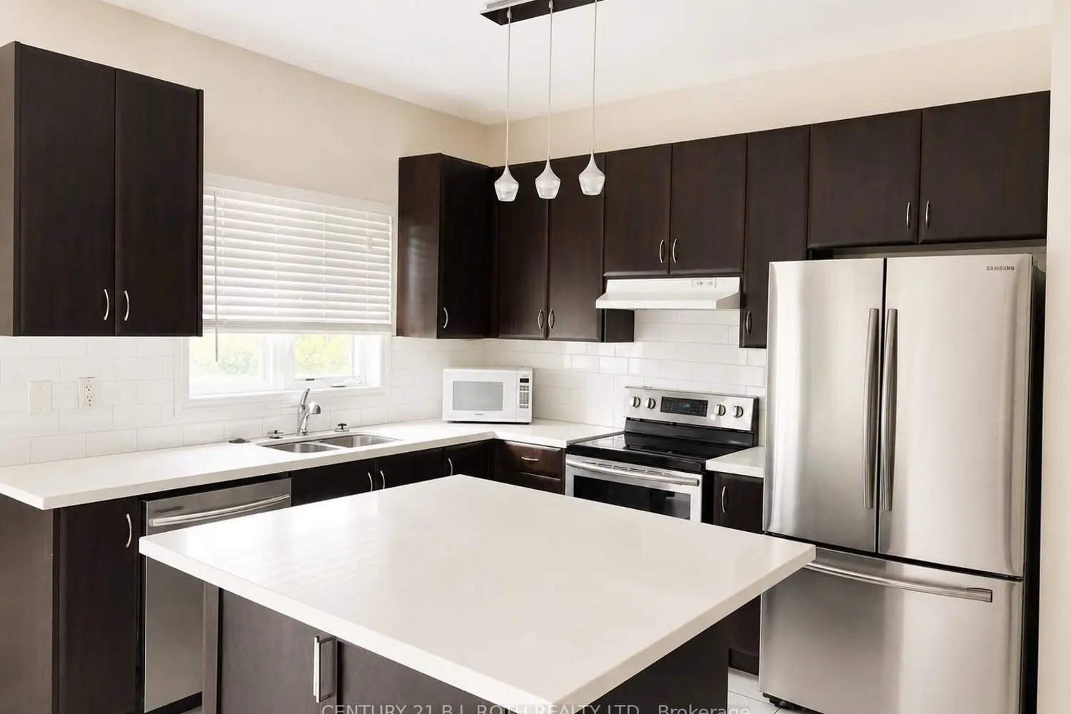 1150 Peelar Crescent photo 4