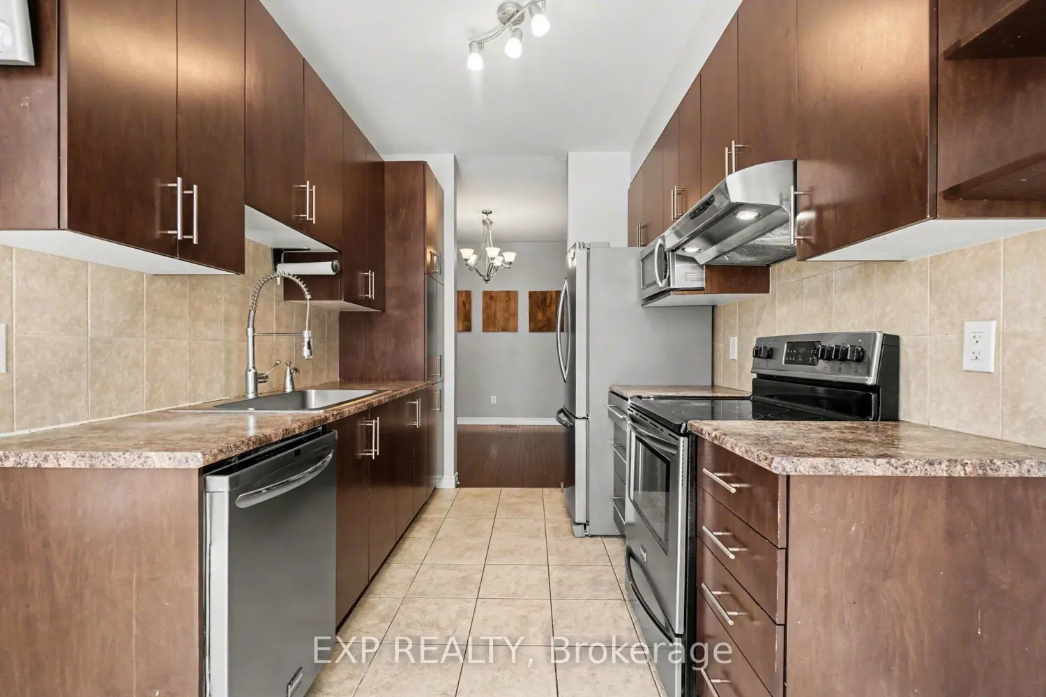 180 Flat Sedge Crescent photo 4