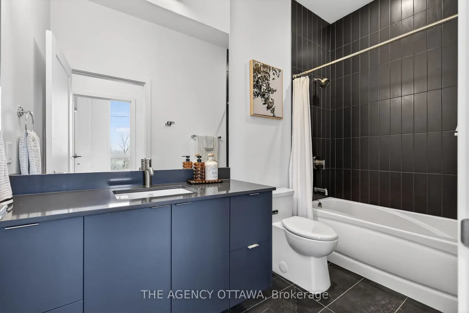 Additional image 16 of 3071 Riverside Drive 107