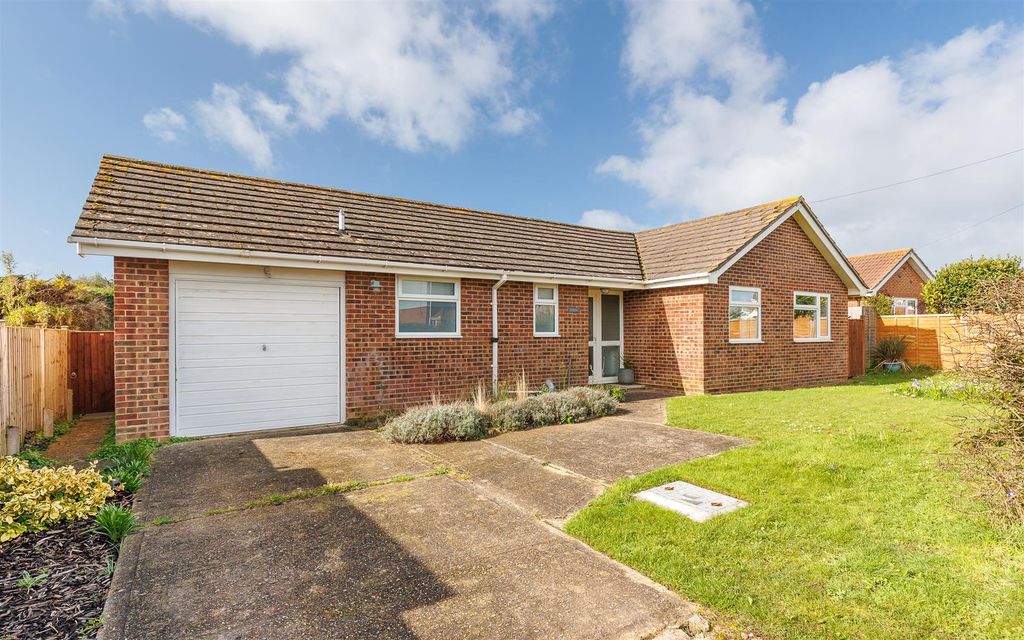 3 bed detached bungalow for saleBay Road, Freshwater PO40