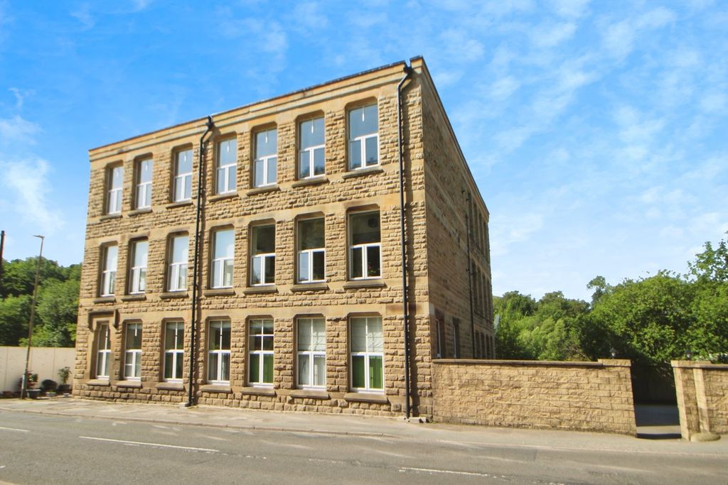 2 bed flat for saleCharlestown, Glossop, Derbyshire SK13