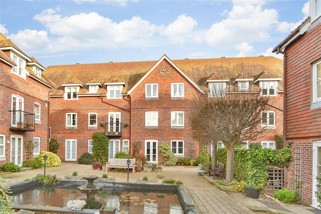 2 bed flat for saleMiddle Row, Faversham, Kent ME13 photo 4