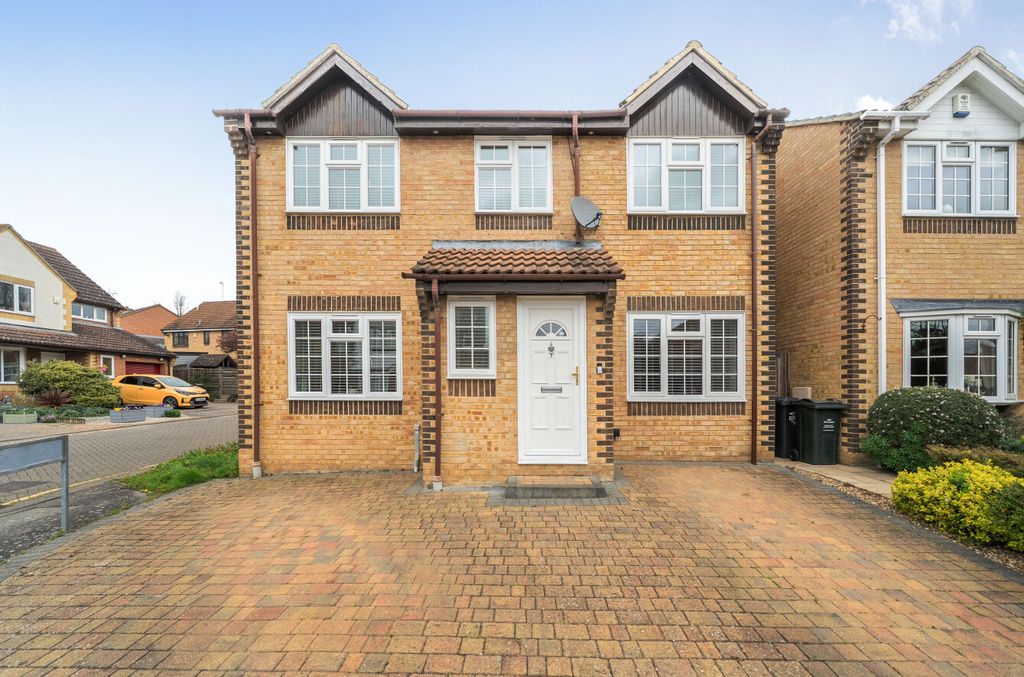 4 bed detached house for saleCowley Avenue, Worcester Park, Greenhithe, Kent DA9
