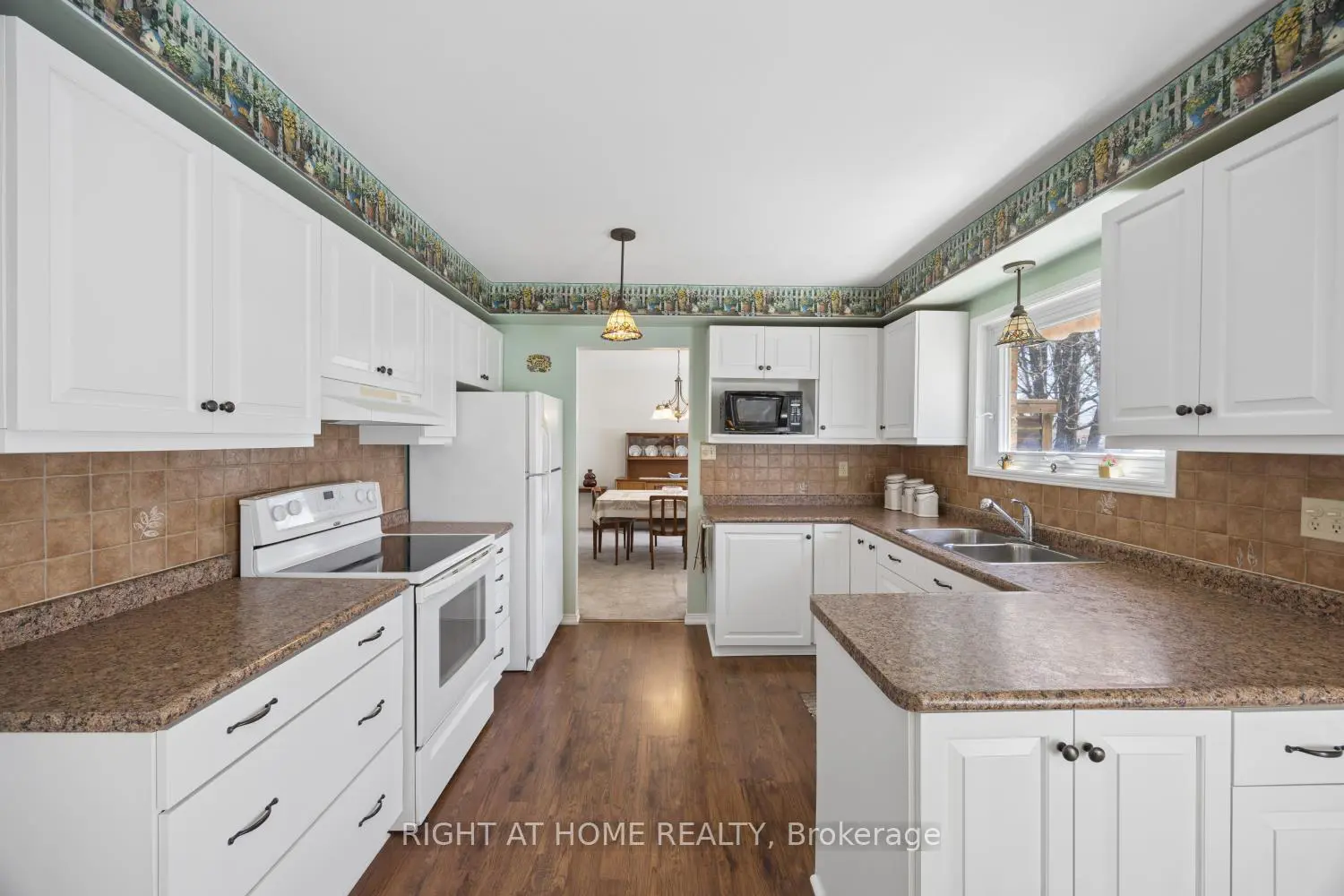 Additional image 8 of 121 Robmar Crescent