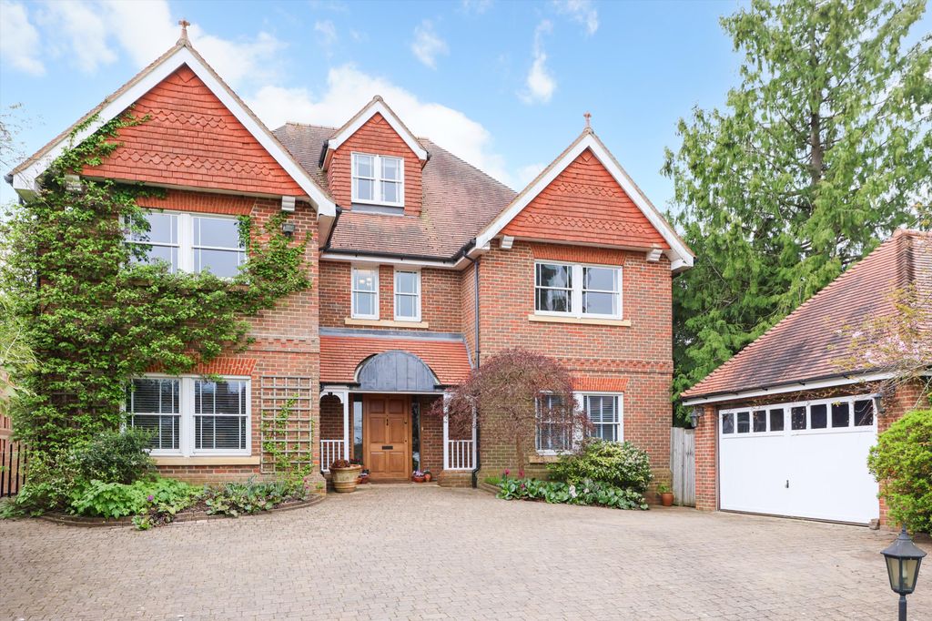 6 bed detached house for saleBeaconsfield Road, Claygate, Esher, Surrey KT10