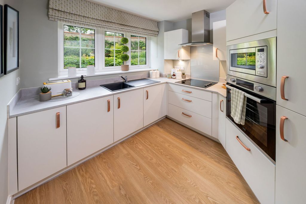 2 bed flat for saleHighgate Hill, Hawkhurst, Cranbrook TN18 photo 3