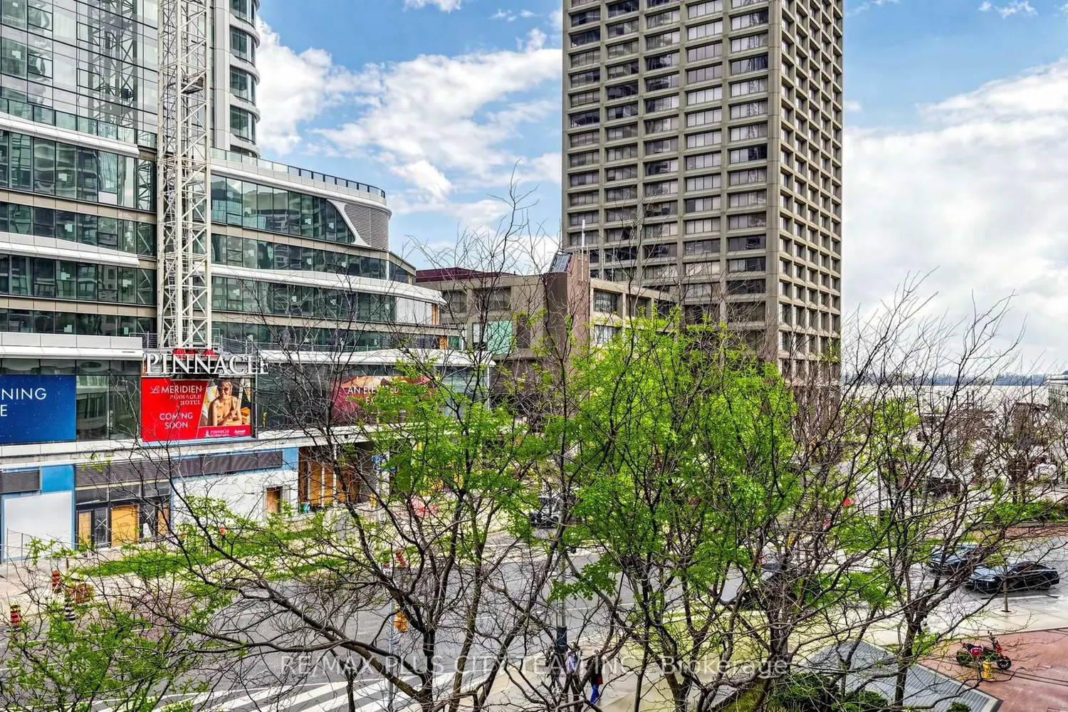 Additional image 3 of 16 Yonge Street 303