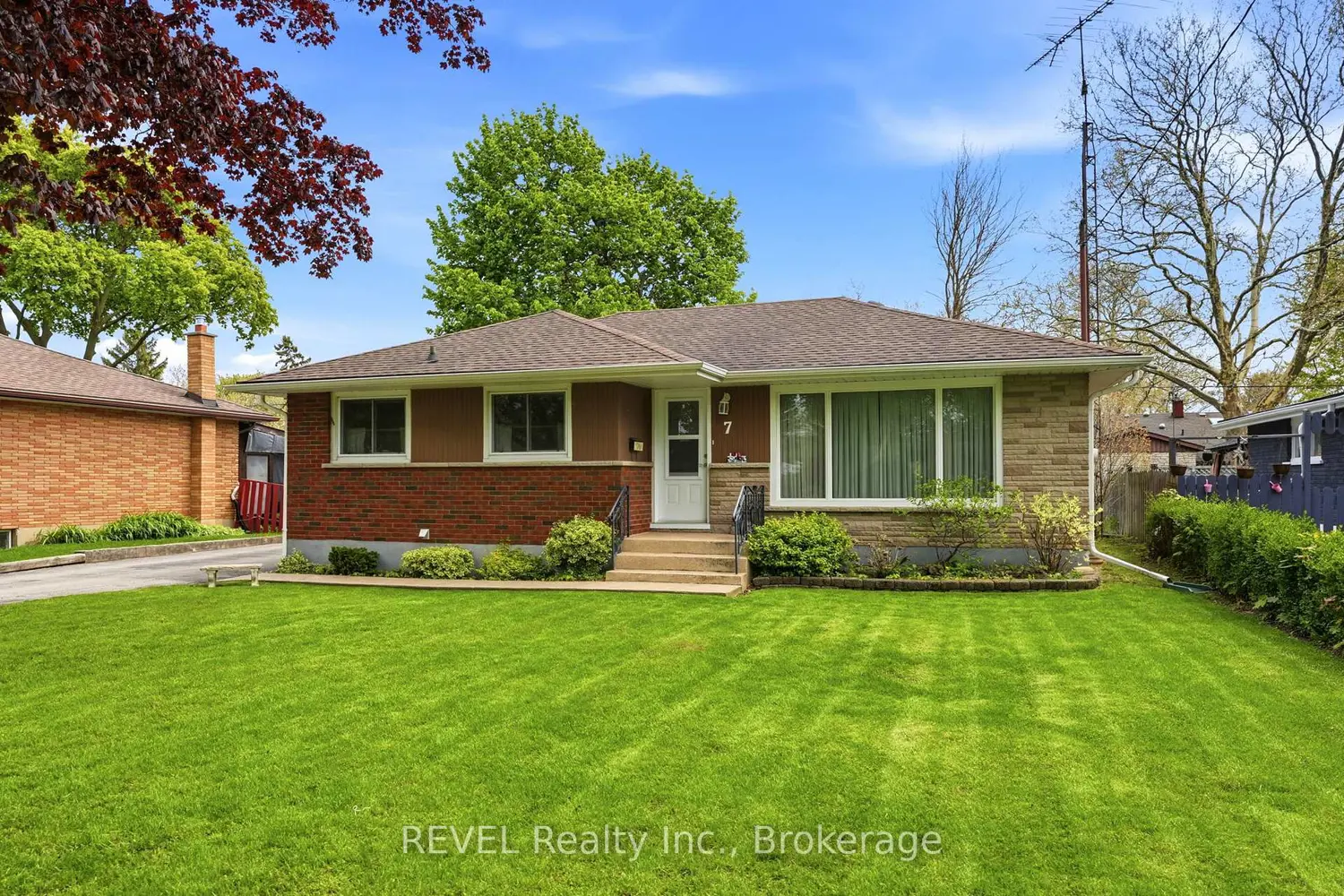 7 Brucedale Avenue photo 4