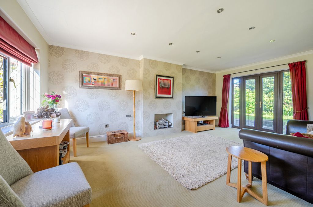 Additional image 5 of 5 bed detached house for saleKeble Lawns, Fairford, Gloucestershire GL7