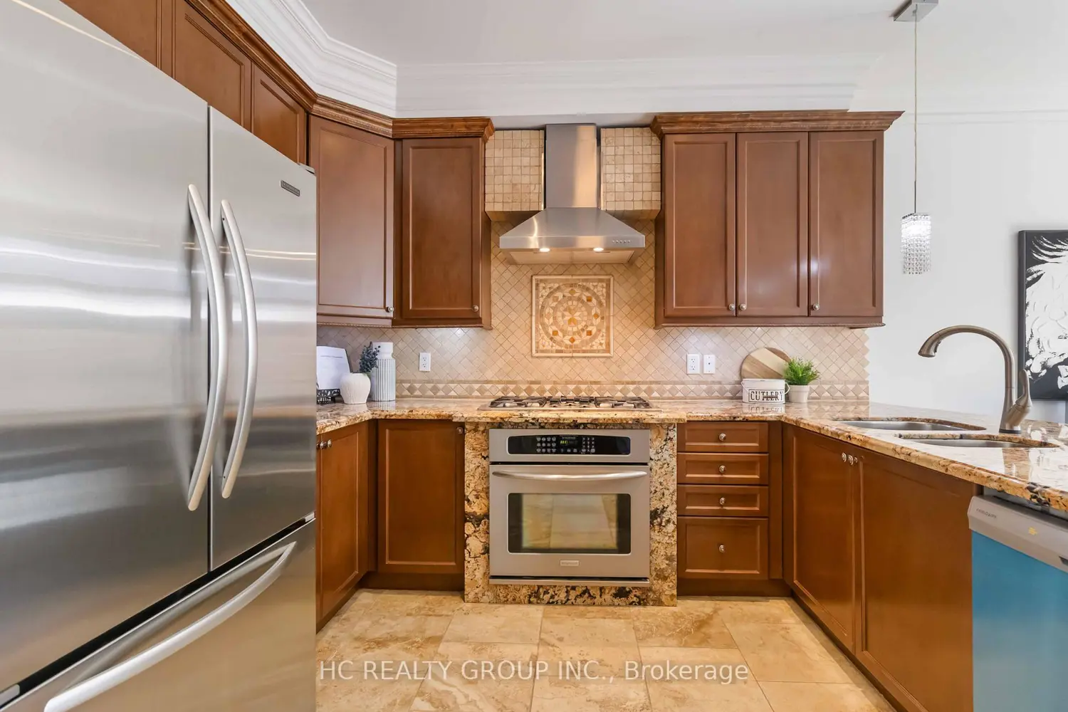 16 Begonia Crescent photo 4