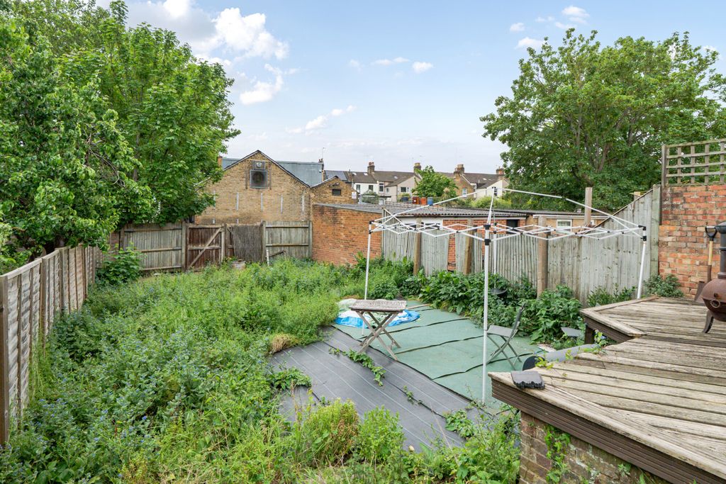 Additional image 6 of 3 bed flat for salePembroke Road, Erith DA8