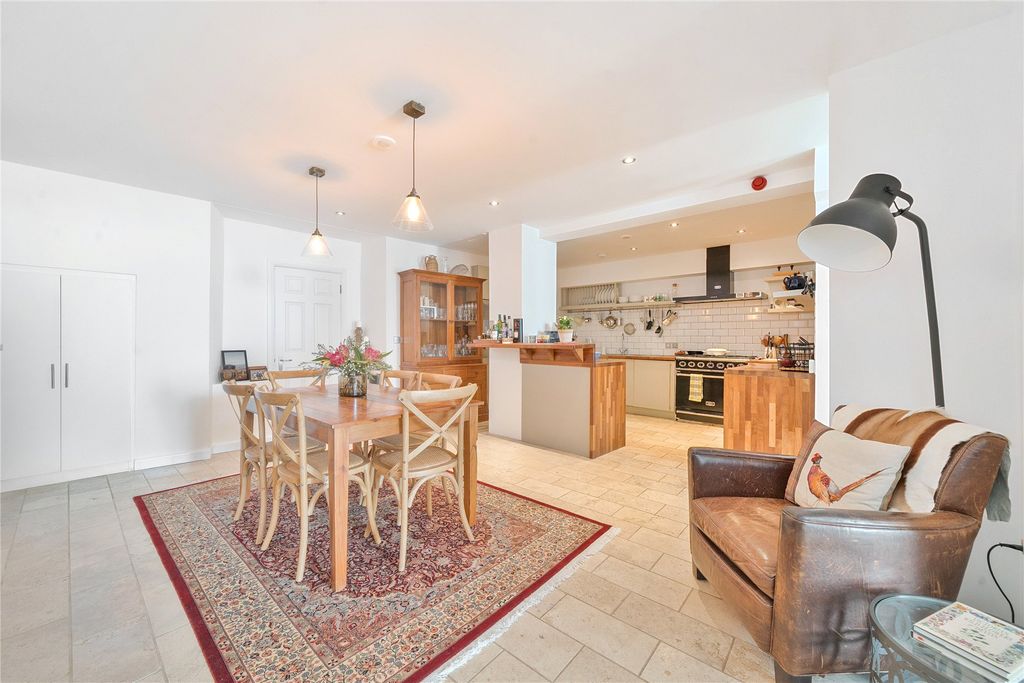 2 bed flat for saleSt Leonards, Exeter EX2 photo 5