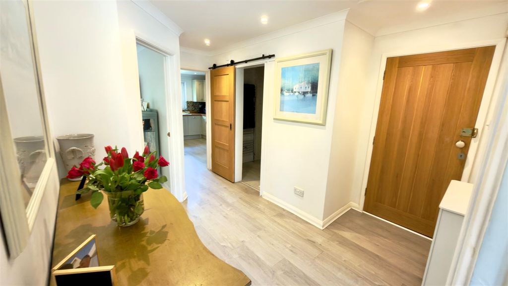 Additional image 15 of 2 bed flat for saleFreshwater, Isle Of Wight PO40