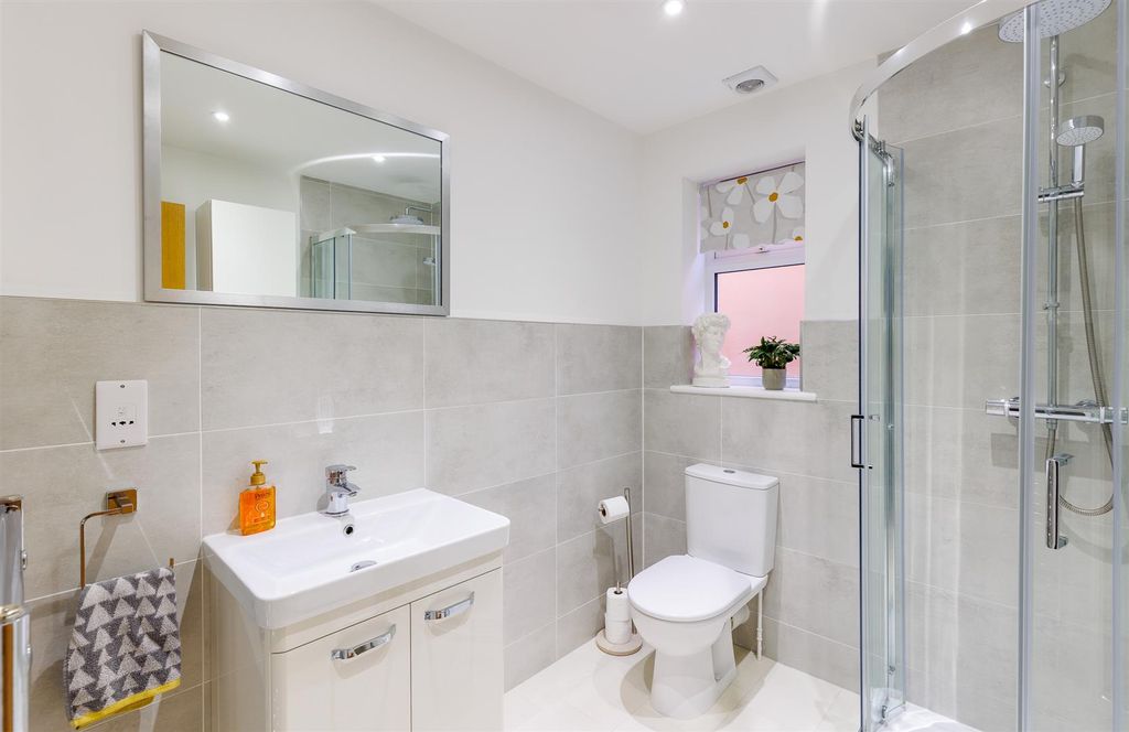 Additional image 21 of 5 bed detached house for saleHooke Close, Freshwater PO40