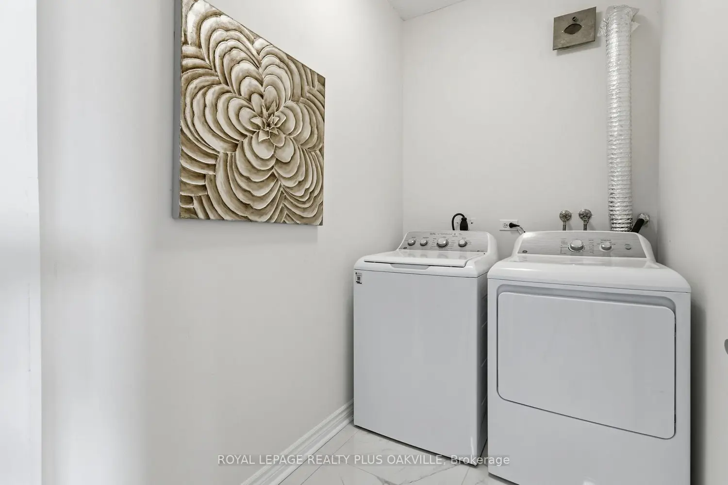 Additional image 15 of 2511 Lakeshore Road 718