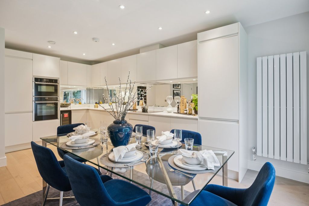 Additional image 5 of 2 bed flat for salePackhorse Road, Gerrards Cross, Buckinghamshire SL9