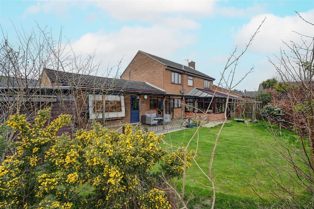 Additional image 26 of 5 bed detached house for saleFell Way, Bradwell, Great Yarmouth NR31