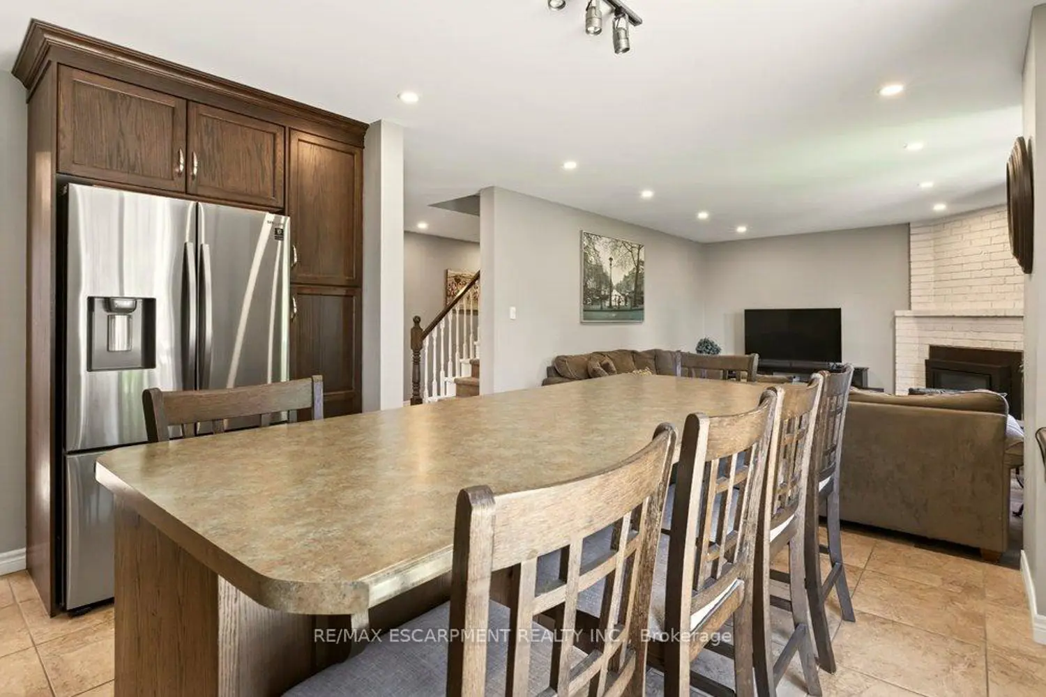 72 Gurnett Drive photo 5