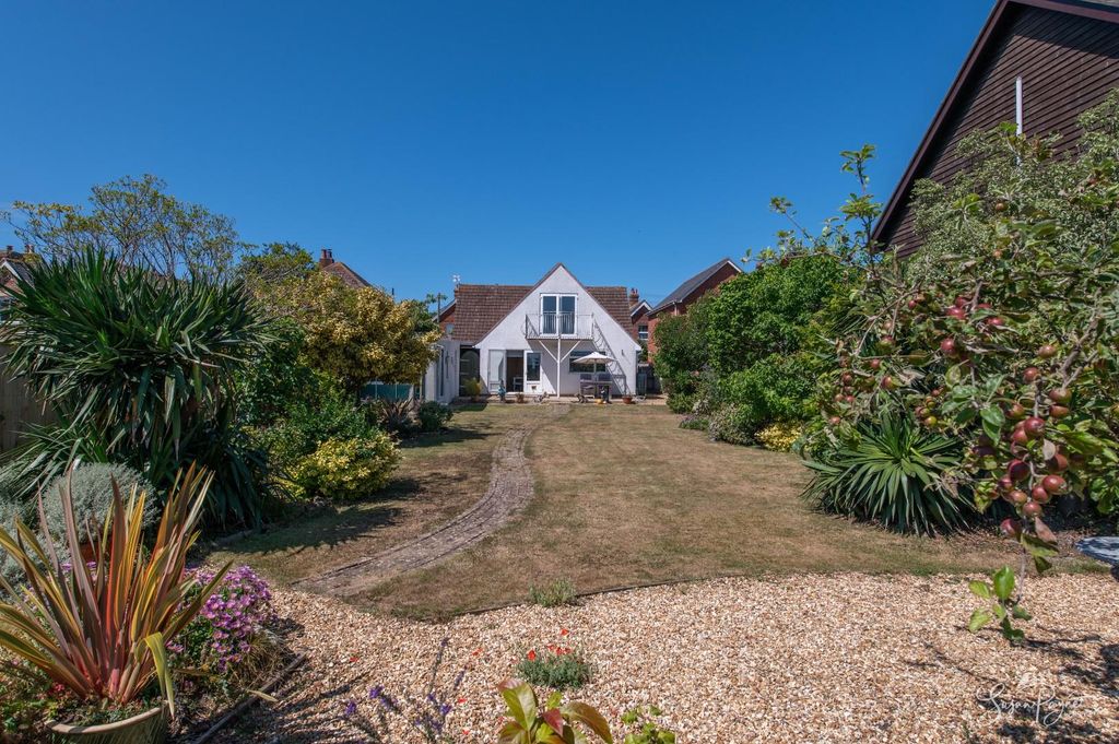 3 bed detached bungalow for saleCopse Lane, Freshwater PO40