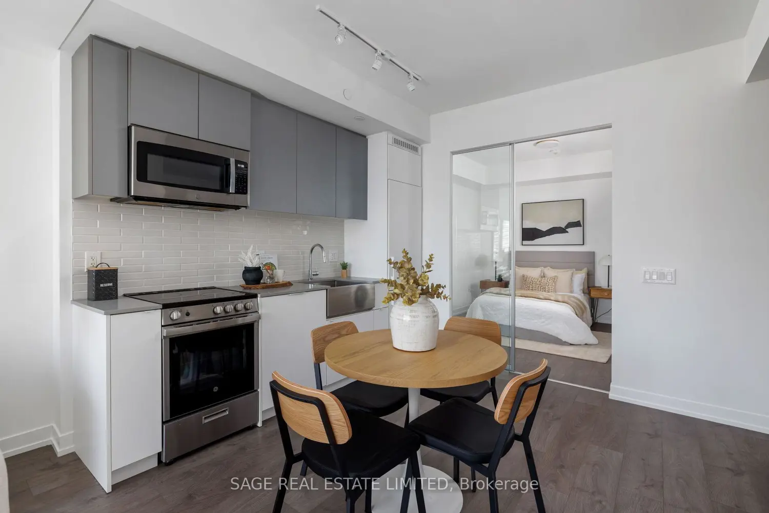 Additional image 6 of 270 Dufferin Street 327