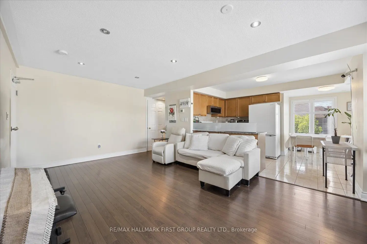 Additional image 5 of 2067 Bur Oak Avenue 3