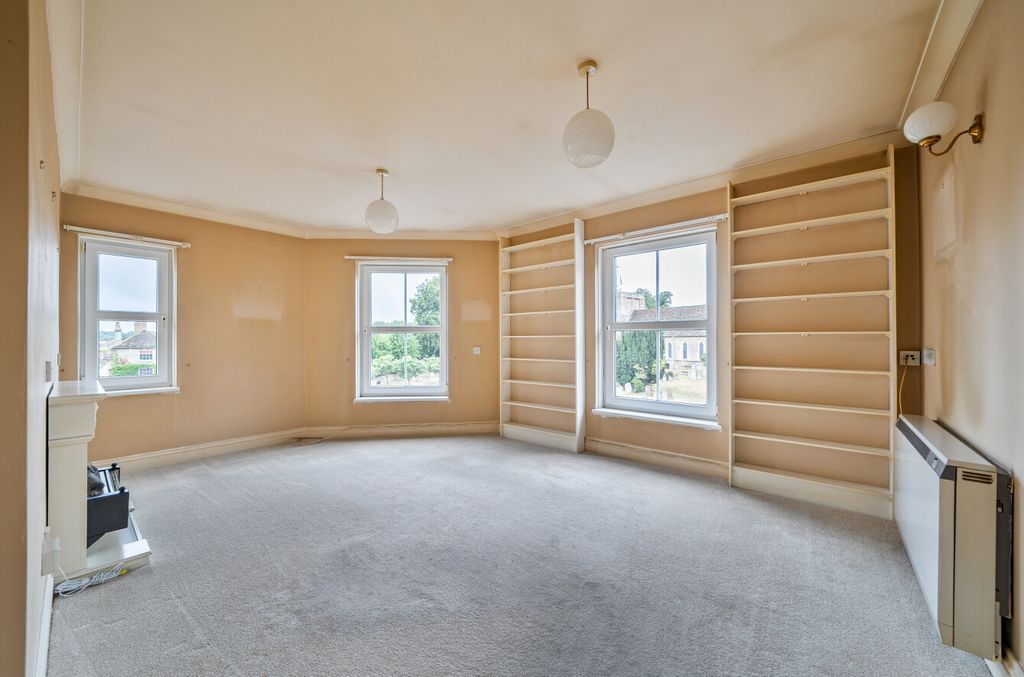 Additional image 2 of 2 bed flat for saleChurch Street, Faringdon, Oxfordshire SN7