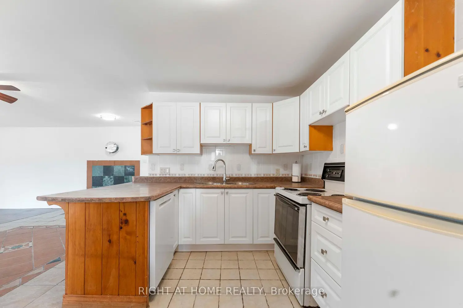 260 Beach Road photo 3
