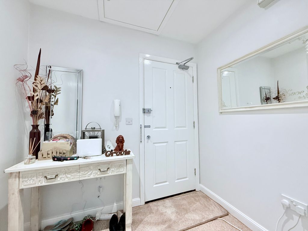 Additional image 6 of 2 bed flat for saleLadbrooke Road, Cobholm, Great Yarmouth NR31