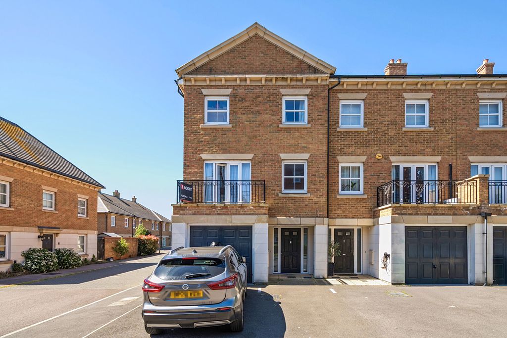 4 bed end terrace house for saleRainbow Road, Erith, Kent DA8