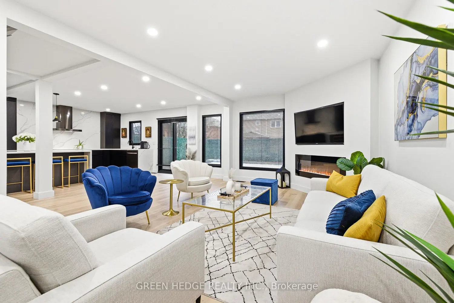 33 Dagwell Crescent photo 3