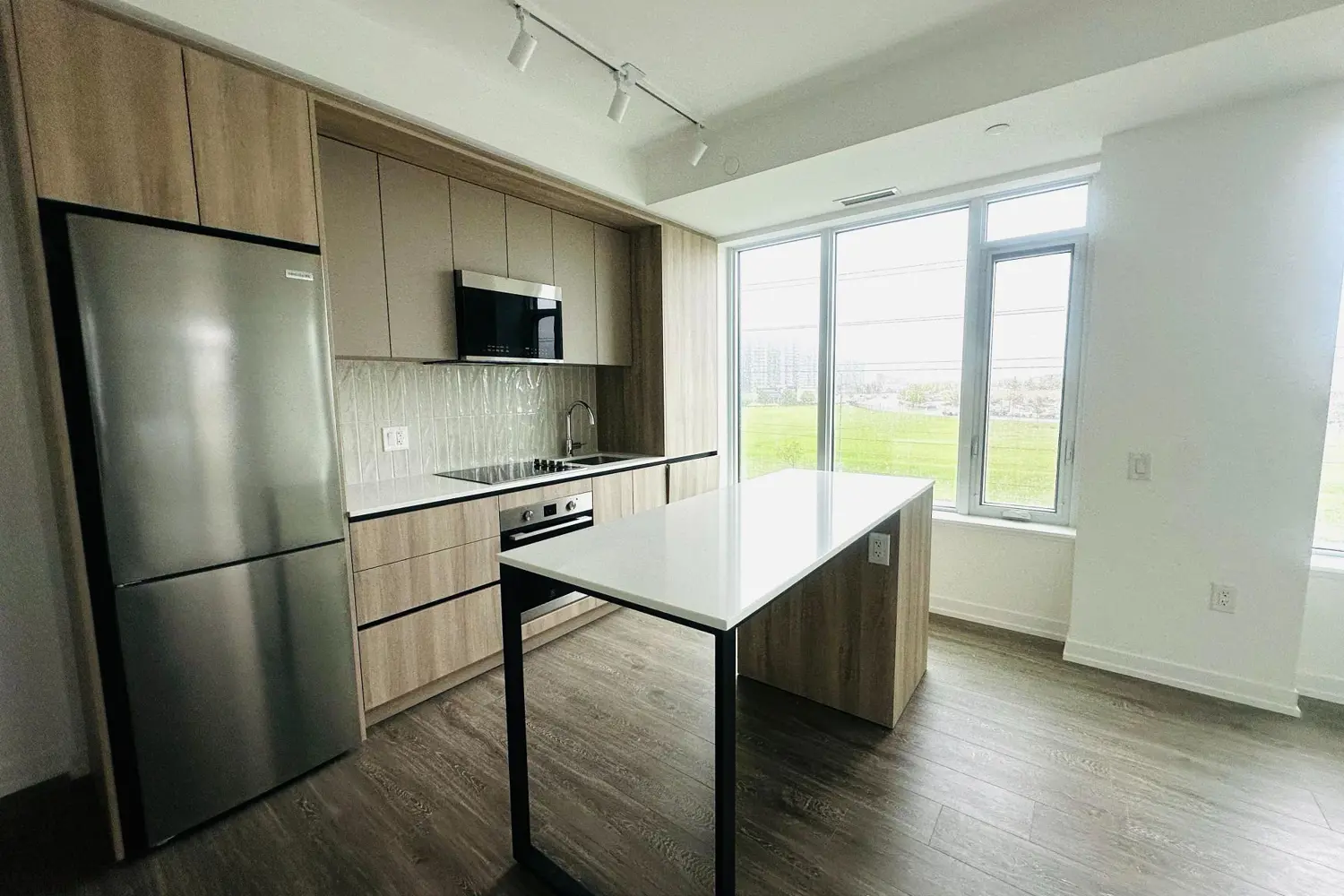 2485 Eglinton Avenue 503 photo 2