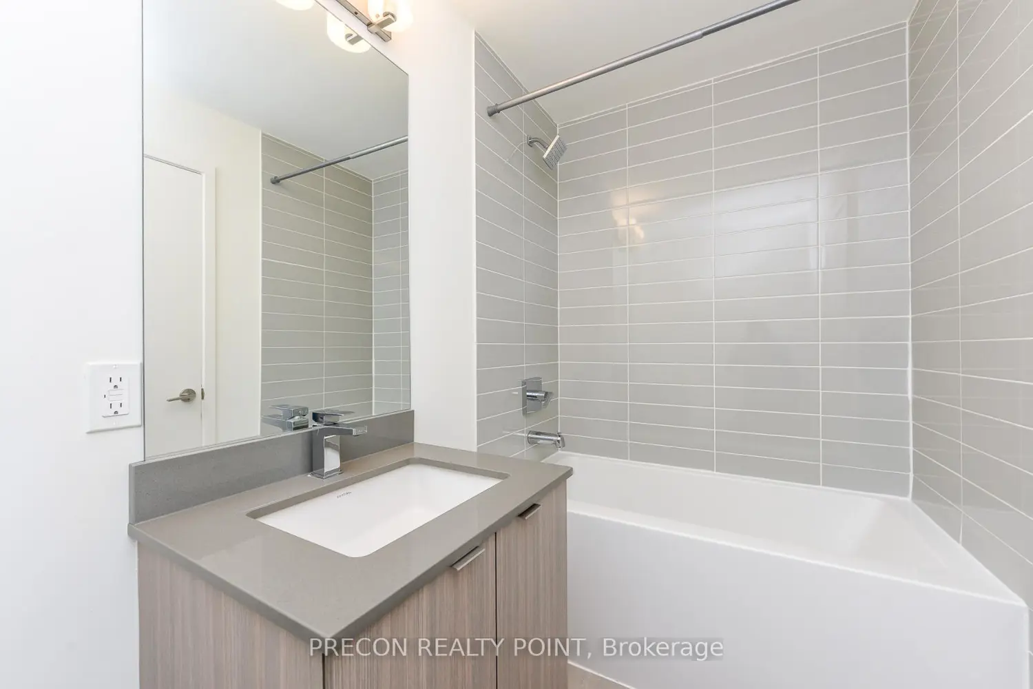 Additional image 10 of 859 The Queensway 212